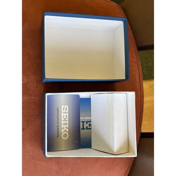 Vintage Seiko Unisex Slim Stainless Watch - Picture 7 of 8